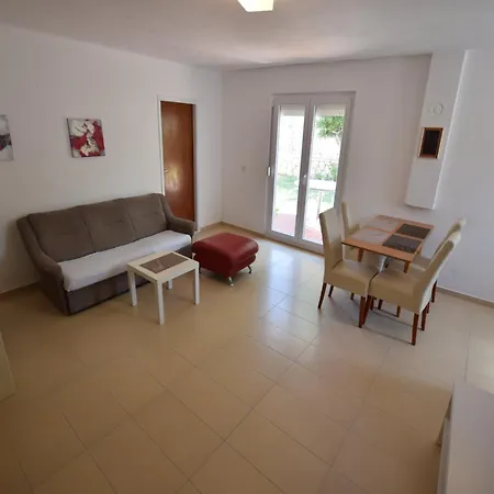 Apartment Spacious With Terrace 200 M Distant From The