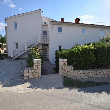 Apartament Spacious With Terrace 200 M Distant From The *