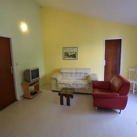 Apartment Spacious With Terrace 200 M Distant From The Pag Town