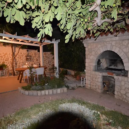 Apartment Spacious With Terrace 200 M Distant From The Pag Town