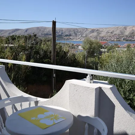 Spacious With Terrace 200 M Distant From The Beach * Pag Town