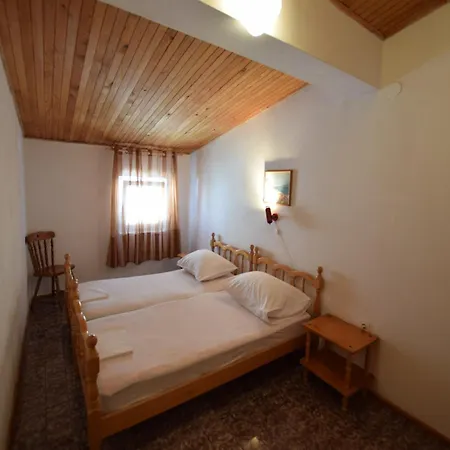 Spacious With Terrace 200 M Distant From The Apartamento Pag Town