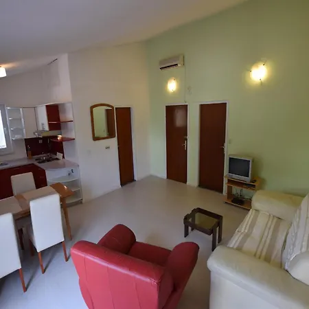 Apartment Spacious With Terrace 200 M Distant From The Beach Pag Town