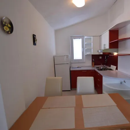 Apartment Spacious With Terrace 200 M Distant From The Beach