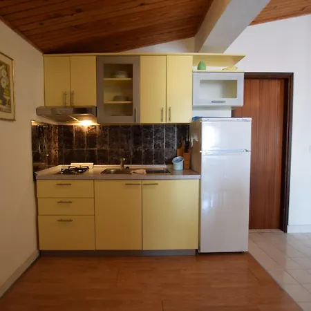 Spacious With Terrace 200 M Distant From The Beach Apartment Pag Town