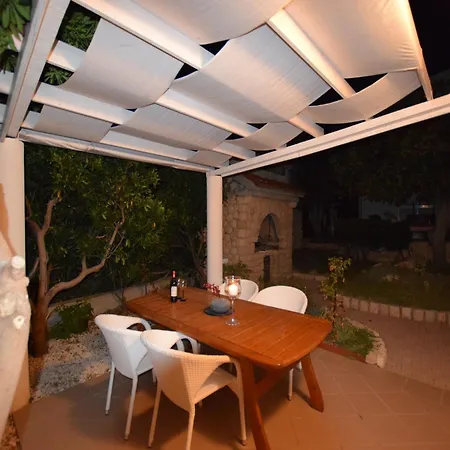 Spacious With Terrace 200 M Distant From The Beach Apartment Pag Town