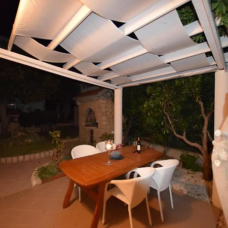 Apartment Spacious With Terrace 200 M Distant From The Beach